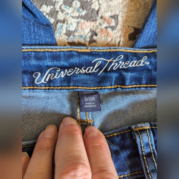 Universal Thread Mid rise jeans size 6 - Picture 2 of 4